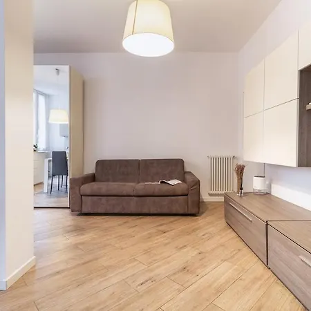 Lägenhet Two-room 5 Minutes' Walk From The Historic Center Como