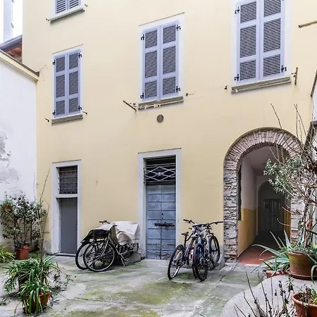 Two-room 5 Minutes' Walk From The Historic Center *